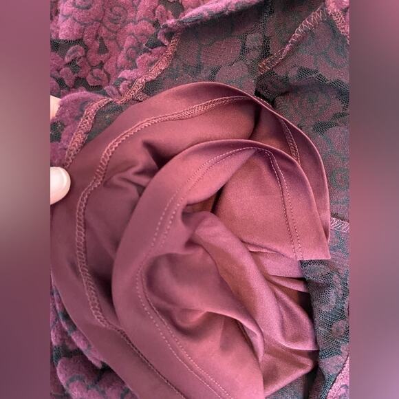 Torrid NWT Women's L Whimsigoth Romantic Velvet Rose Mesh Fit & Flare Wine Top - Picture 7 of 9